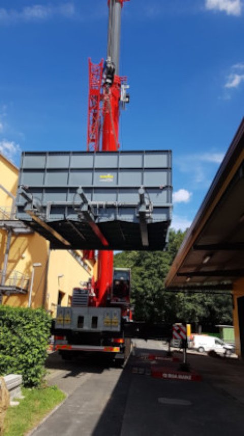 Einbau eines Volagebehälter mit Schubbodenaustrag