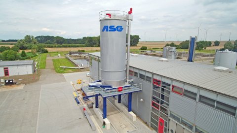 Ø 4 sludge silo, which can be accessed from below, with filling using worm conveyors in combination with weighbridge